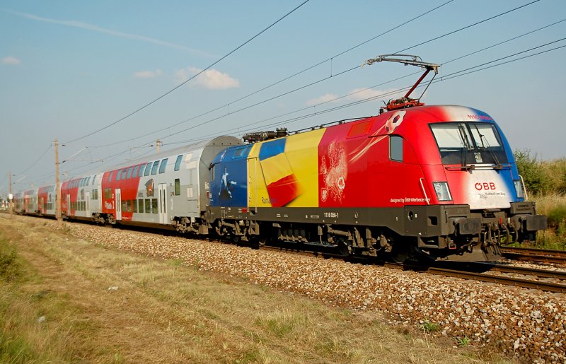 1116 056  EM Rumnien  schiebt den R 2324 von Payerbach-Reichenau nach Bernhardsthal. Das Foto entstand kurz nach Deutsch Wagram am 01.08.2008.