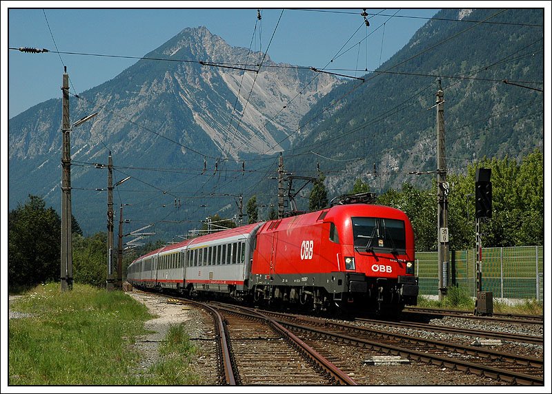 1116 058 mit dem OEC 669 „weiterwissen.at“ von Bregenz nach Graz am 16.7.2007 bei der Ein-/Durchfahrt in Brixlegg.