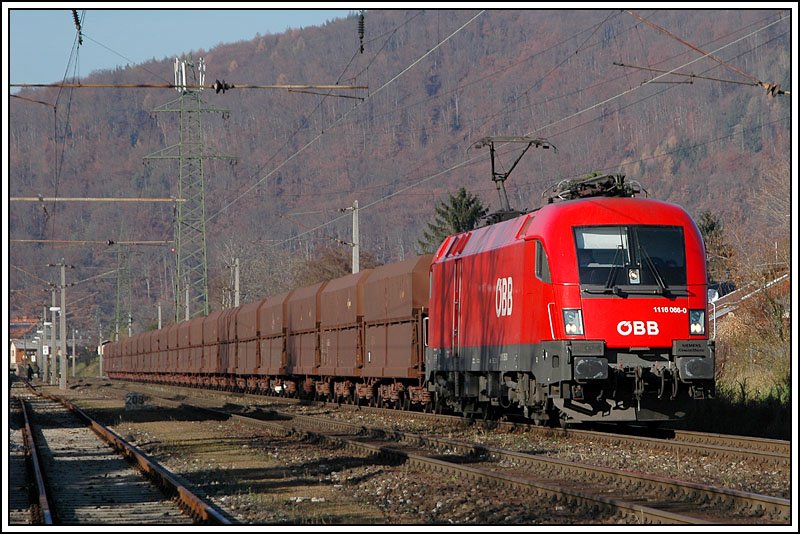 1116 065 am 24.11.2006 in Graz G�sting. Entweder handelt es sich um einen vollen Kohlezug f�r das Fernheizwerk in Werndorf, oder um einen leeren Erzzug.