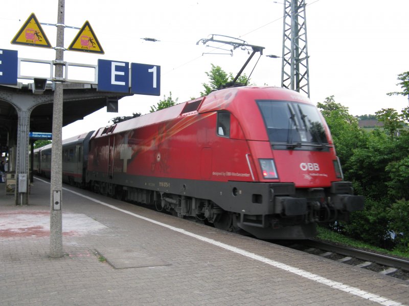 1116 075-1(EM-Lok  Schweiz ) mit EC 112 am 28.04.09 bei der einfahrt in Bensheim.