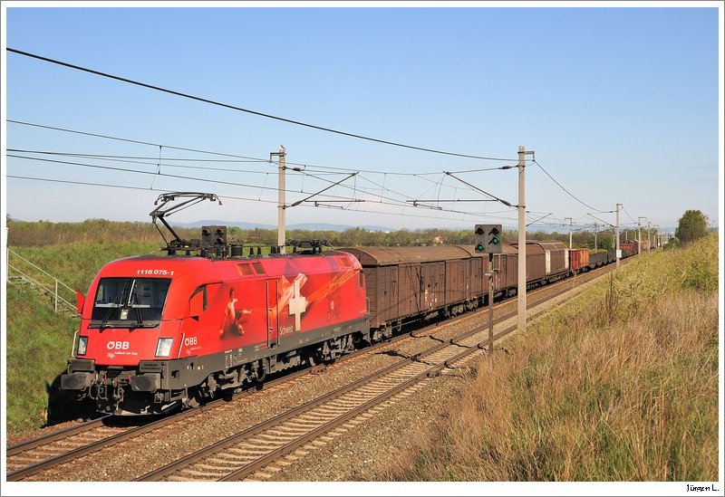 1116 075 (EM-Schweiz) berraschte mich am Sa, 18.4. bei Gn als ich auf die berstellung der 180.01 wartete.