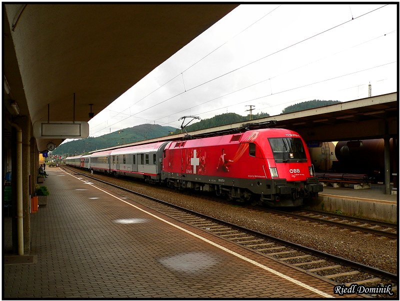 1116 075 mit dem BB-IC 539 Therme Nova Kflach beim fahrplanmigen Aufenthalt im Bahnhof Knittelfeld. 23.05.2008