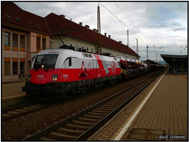 1116 087 mit dem 55507 beim Tfzf-Wechsel im Bahnhof Knittelfeld. 23.05.2008