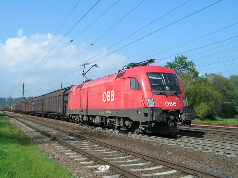 1116 093-4 zieht einen Gterzug bei Redl-Zipf in Richtung Linz;090923