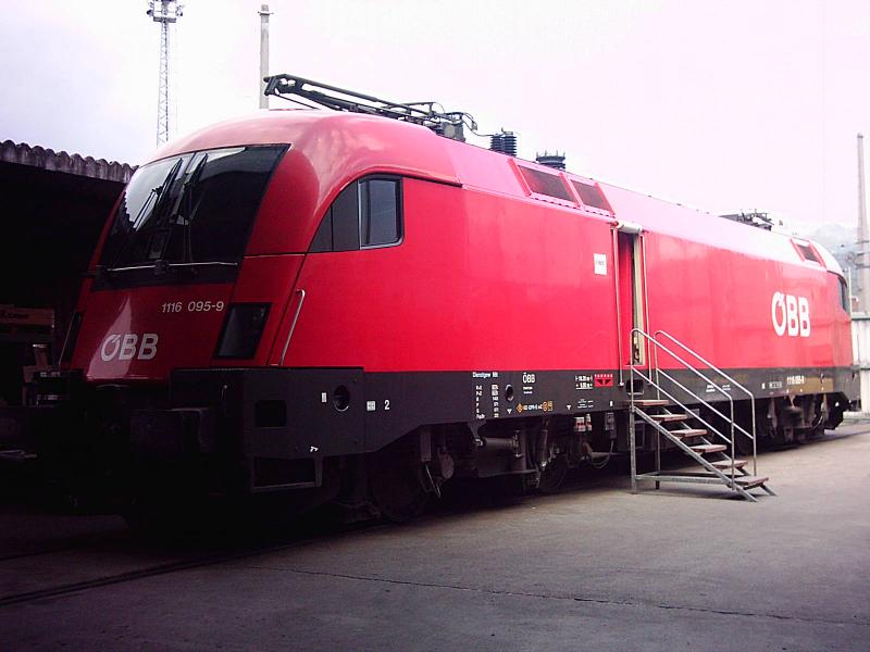 1116 095 am 16.5.04 als Ausstellungslok des Bahnbetriebsfeuerwehrfestes in Wolfurt.