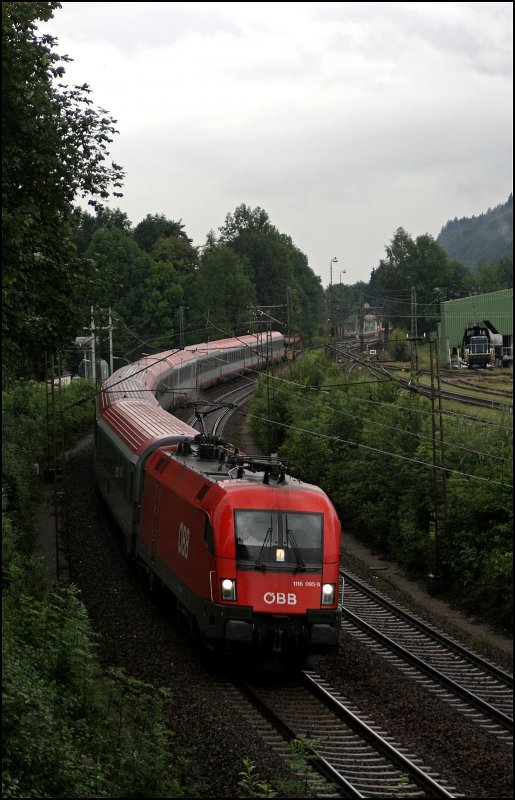 1116 095 legt sich mit einem OEC nach Graz Hbf in die Kurve. (04.08.2009)