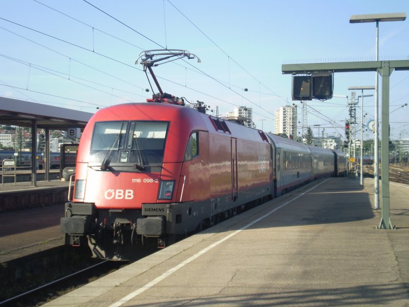 1116 098 im Schub an EC 112 am 4.6.09 vorne war 1116 200. 
Stuttgart Hbf.