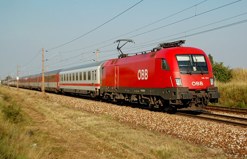 1116 103 mit Eurocity 173  Vindobona  von Hamburg-Altona nach Wien Sdbahnhof. Das Foto entstand am 01.08.2008 kurz nach der Haltestelle Helmahof.