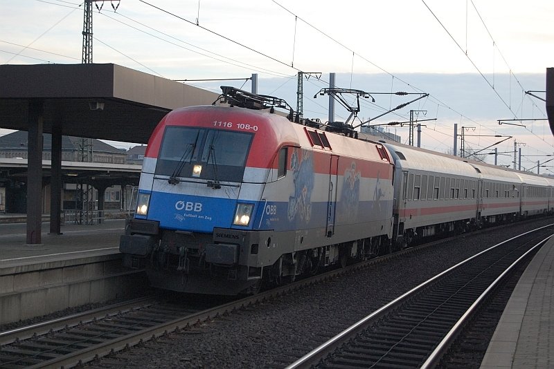 1116 108  EM-Kroatien  am IC 2082 am 2.11.2008 in G�ttingen