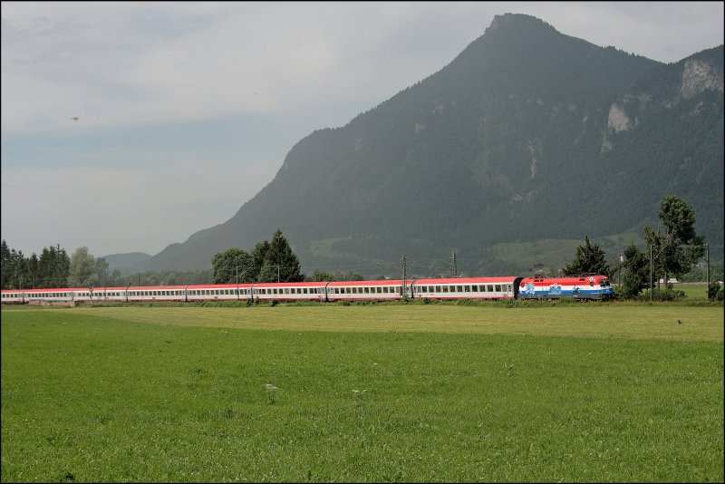 1116 108  Kroatien  hat bei Oberaudorf den OEC 564, mit dem sehr schnen Namen  KUFSTEIN - DIE PERLE TIROLS , am Haken. Ziel ist Innsbruck Hbf. (03.07.2008)
