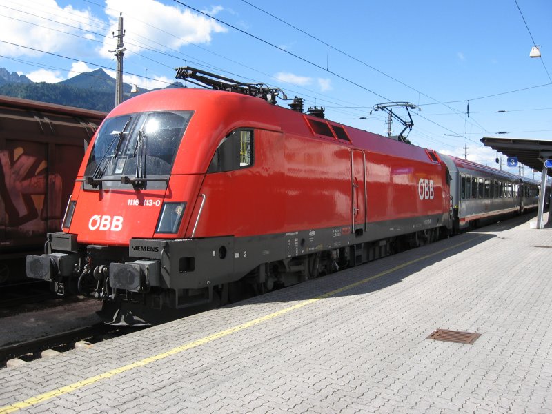 1116 113 als Zuglok eines OEC nach Wien Westbhf am 31.8.2006 in Bludenz.