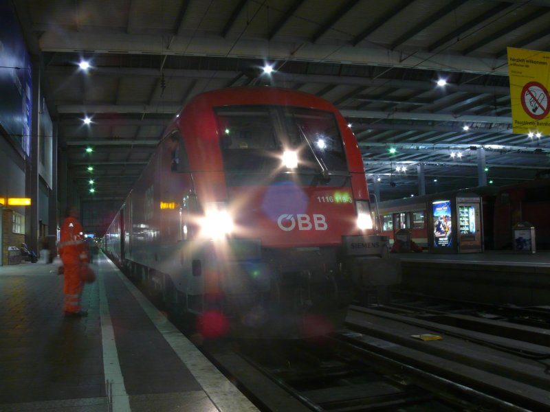 1116 116-3 mit einem EC in Mnchen Hbf! Gru an den netten Tf, 7.4.2009