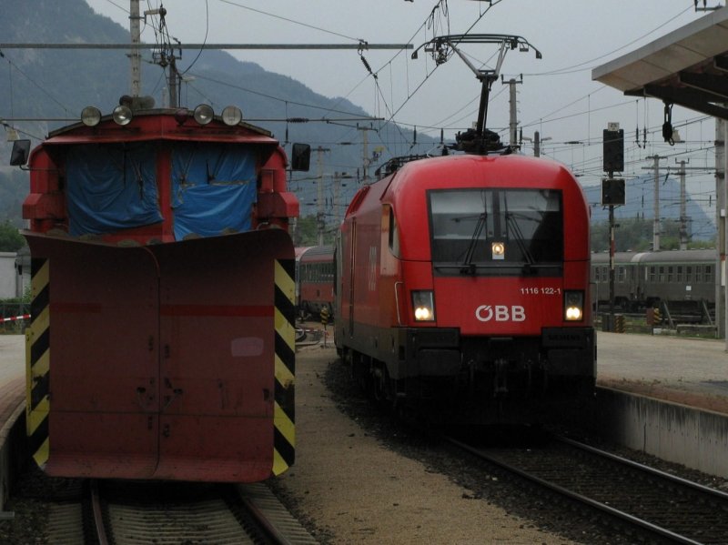 1116 122 fhrt mit REX 1511 am 23.8.2008 in Wrgl ein.