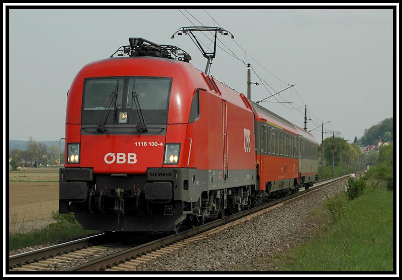 1116 130 mit ihrem EC 154 von Marburg kommend Richtung Graz unterwegs am 25.4.2006 kurz nach Wildon.
