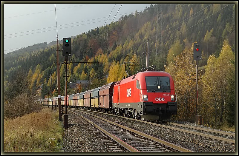 1116 137 mit einem Kohleleerzug am 29.10.2006 beim Anstieg der Semmering Sdrampe im Bereich des Edlach Hofes.