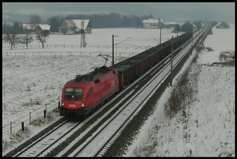 1116-140 vor einem Schrott-Ganzzug zwischen Fentsch-St. Lorenzen und Knittelfeld. 15.01.2009