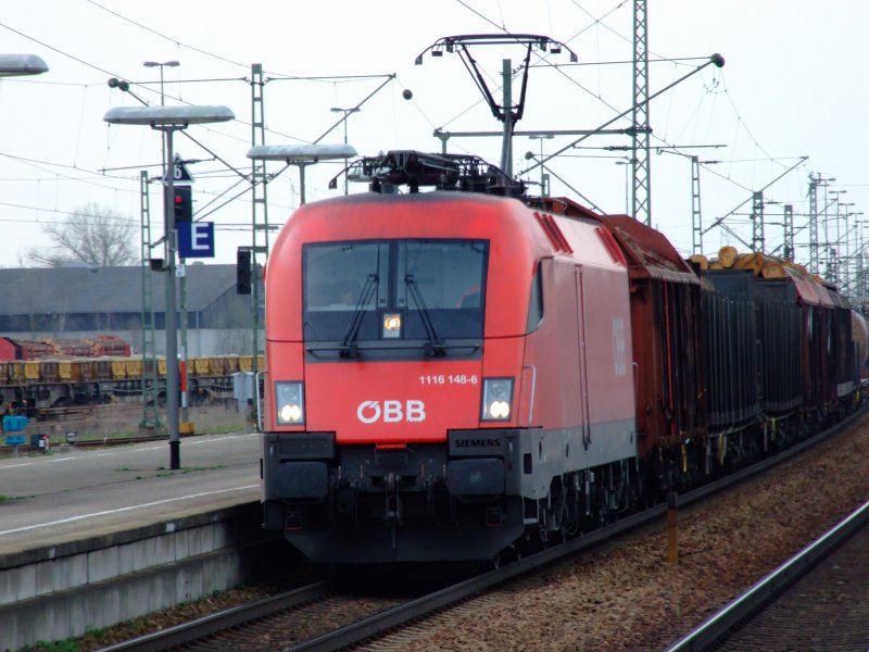 1116 148 mit GZ am 31.03.2007 bei der Durchfahrt durch Plattling.