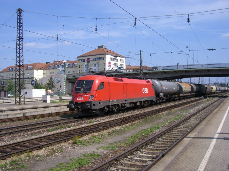 1116 149 mit einem Silowagenzug in Regensburg. 14.08.2007