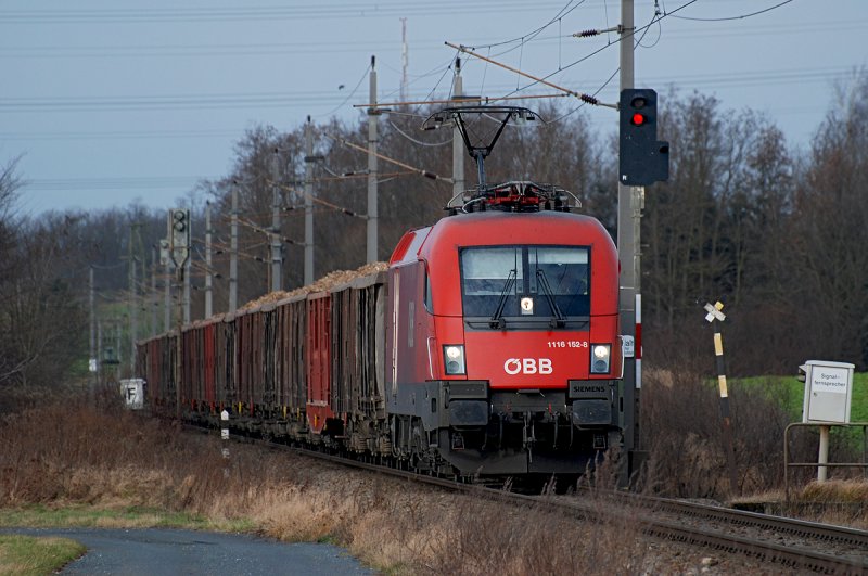 1116 152 bringt Zuckerrueben via Stockerau nach Tulln in die Fabrik. 
Die Aufnahme entstand kurz vor Stockerau am 21.12.2008.