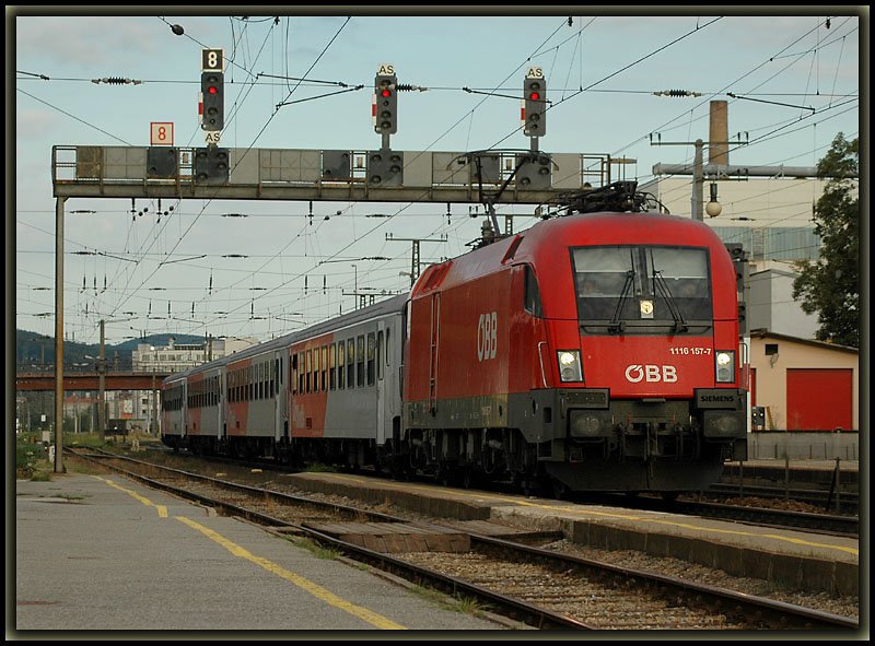 1116 157 am 19.8.2006 bei der Einfahrt in Wien - Penzing als R 2009 von St. Plten kommen.