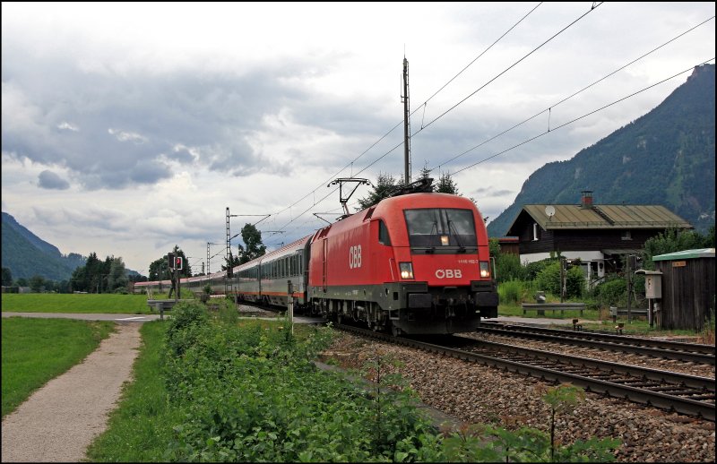 1116 162 ist mit dem OEC 564  KUFSTEIN - DIE PERLE TIROLS , Wien Westbahnhof - Innsbruck Hbf, auf dem Weg in die Tiroler Landeshauptstadt. (06.07.2008)
