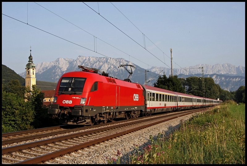 1116 164 ist ebenfalls ganz sauber und bespannt den OEC 161  VORALBERG  nach Wien Westbahnhof. (01.08.2009)
