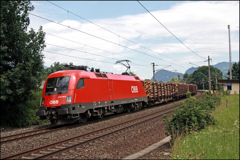 1116 169 ist mit einem Holzzug auf dem Weg Richtung Hall i.Tirol oder Arlberg. Aufgenommen am 05.07.2008 in Mnster-Wiesing.
