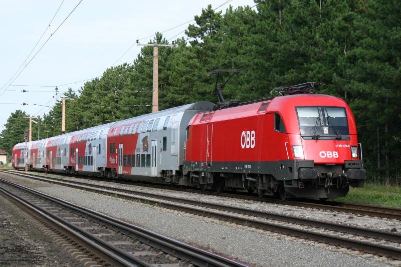 1116 170-0 mit dem R 1653 von Wiener Neustadt-Payerbach bei der Einfahrt in St.Egyden. (31.7.2005)