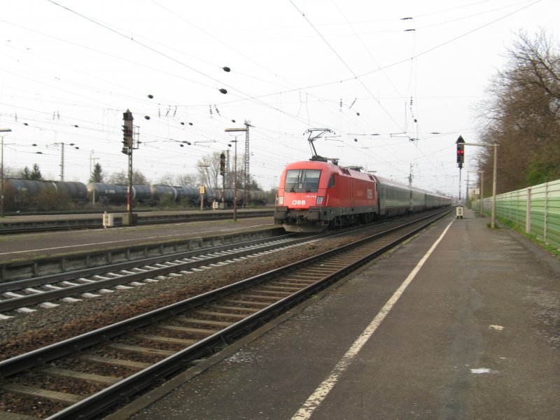 1116 170-0 mit EC 112 von Klagenfurt Hbf mit Kurswagen aus Zagreb nach Frankfurt(Main)Hbf.Am 05.04.09 bei der durchfahrt in Mannheim-Friedrichsfeld.