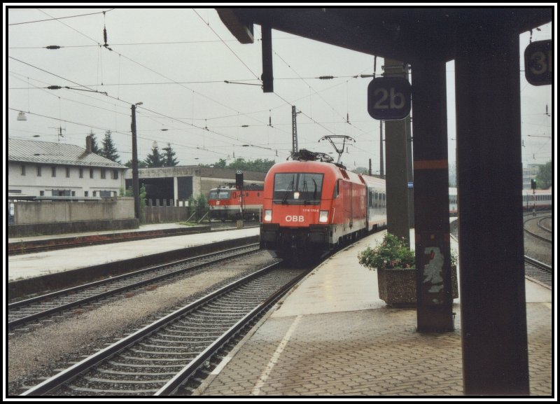 1116 170 fhrt mit einem OEC nach Wien Westbahnhof in den Bahnhof Kufstein ein.
