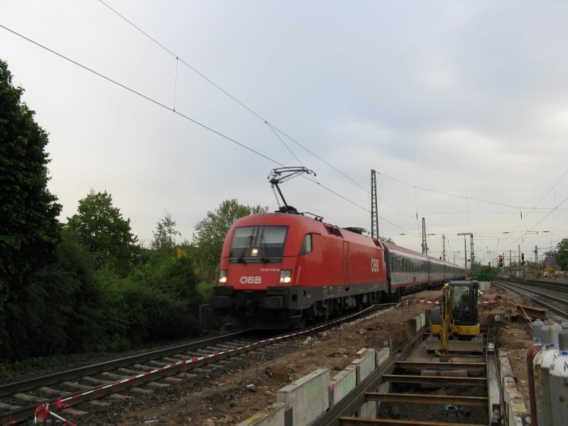 1116 172-6 mit EC 112 am 28.04.09 bei der einfahrt in Bensheim.