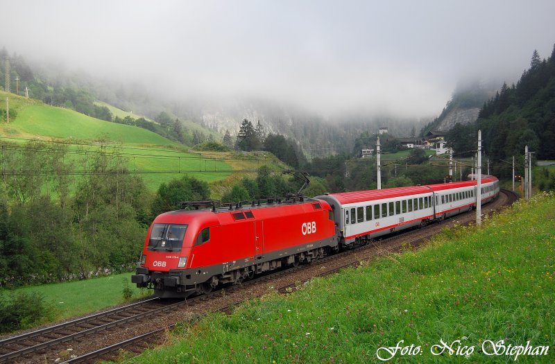 1116 173-4 mit BB EC 592 Salzburg Hbf. - Klagenfurt Hbf. bei Klammstein,im Hintergrund die gleichnamige Burg (sterreichurlaub 15.08.09)