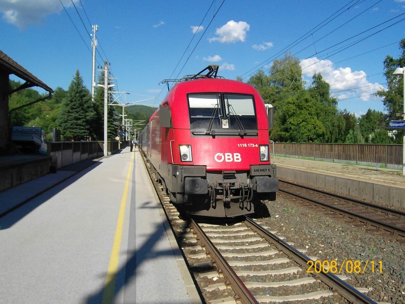 1116 173-4 steht am 11.08.08 mit IC 110 von Klagenfurt Hbf nach Mnchen Hbf im Bf Krumpendorf und wartet auf die Abfahrt.