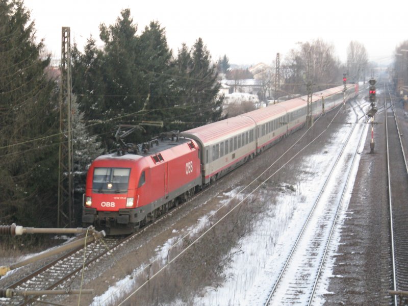 1116 174-2 mit EC 113 von Frankfurt(Main)Hbf nach Klagenfurt Hbf mit Kurswagen nach Zagreb.Am 09.01.09 bei der durchfahrt in Hemsbach.