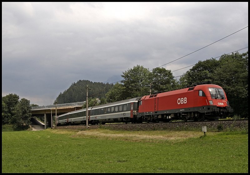 1116 177 bringt den OEC 162  TRANSALPIN , Wien Westbahnhof - Basel SBB, nach Buchs(SG). (30.07.2009)