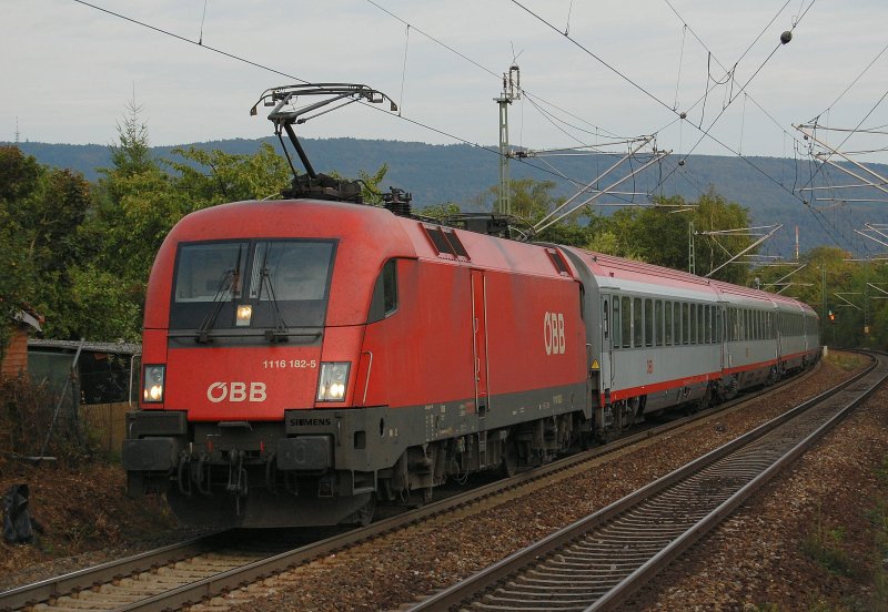 1116 182-5 mit EC 112, Klagenfurt Hbf - Frankfurt(M) Hbf, in Heidelberg Pfaffengrund/Wieblingen. 02.09.2009
