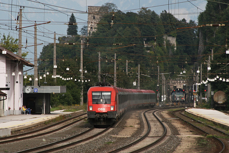 1116 185 mit OEC 564 am 09.09.09 bei der Durchfahrt in Brixlegg.