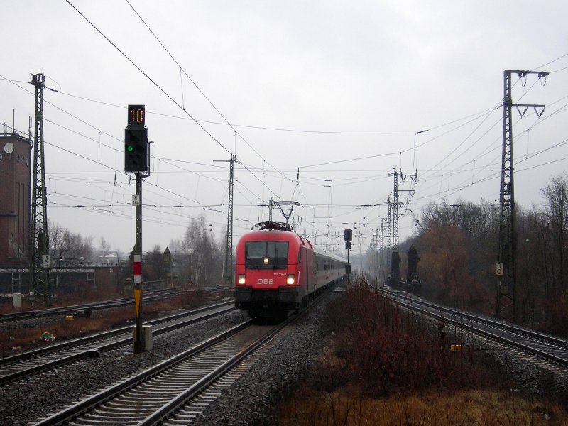 1116 190 mit dem IC2083/85 in Hannover