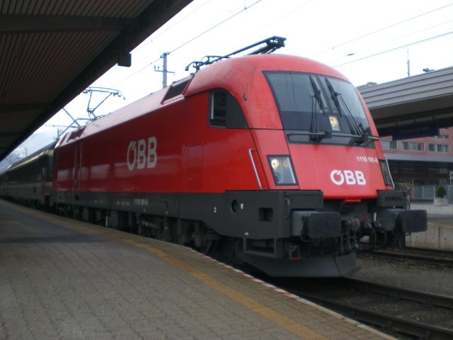 1116 191 steht mit dem EC 163  Transalpin  Basel- Wien Westbf. in Innsbruck Hbf. 6.12.2008