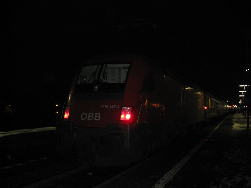 1116 197-3 mit EC 112 von Klagenfurt Hbf nach Frankfurt(Main)Hbf mit Kurswagen aus Zagreb.Am 17.01.09 beim Halt in Bensheim.