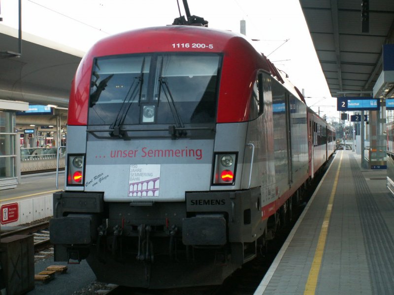1116 200-5 Sonderbemalung  150 Jahre Semmeringbahn  in Linz Hbf, 26.8.2006