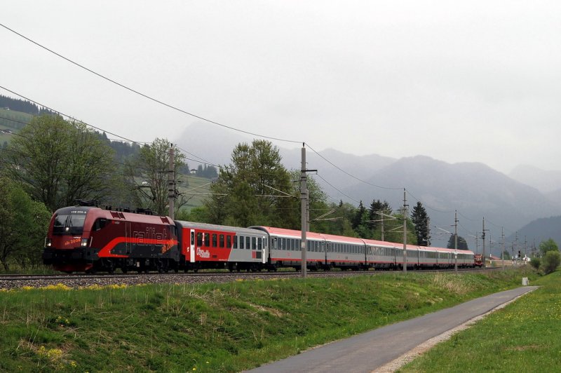 1116 200 (railjet - Vordesign) mit OEC 668  vor Brixen im Thale (03.05.2007)