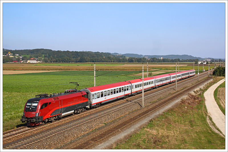 1116 202 mit dem OIC 642 auf dem Weg nach Salzburg. Amstetten, 26.09.2009