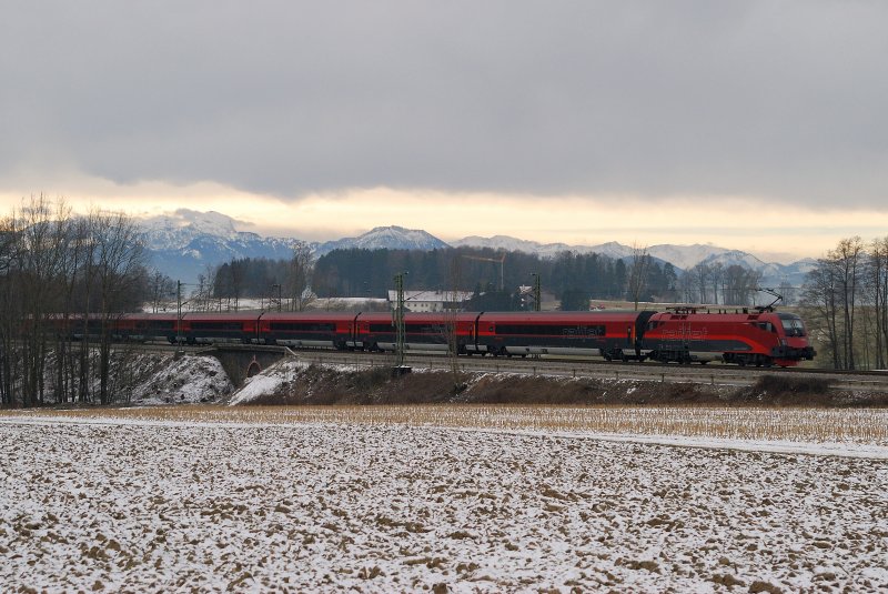 1116 204 (railjet) mit RJ 63 bei Grokarolinenfeld (02.02.2009)