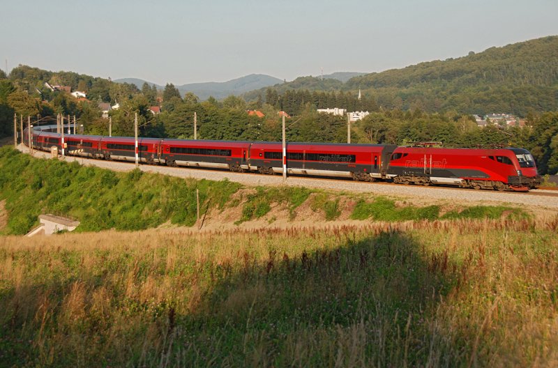 1116 210  Spirit of Germany  an der Spitze des railjets 68 und 762 nach Mnchen und Innsbruck am 19.08.2009 in Drrwien.
