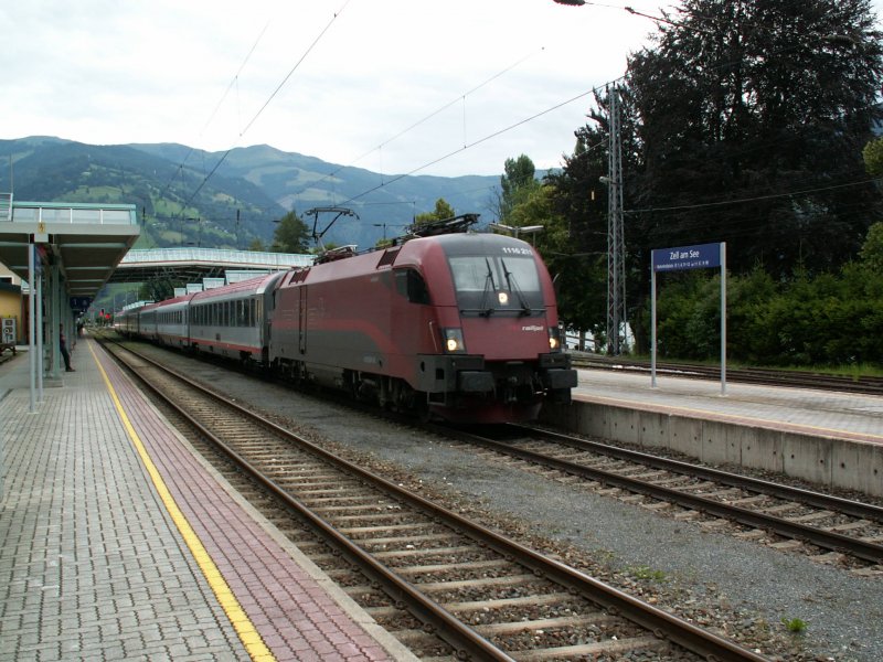 1116 211 mit IC 649 von Innsbruck nach Wien West am 24.7.09 in Zell am See.