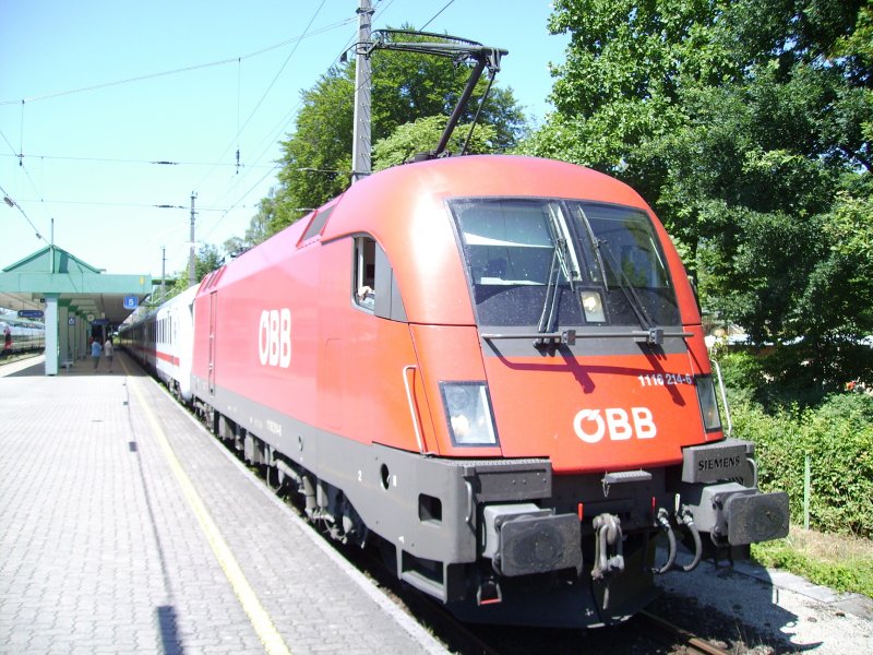 1116 214-6 steht mit IC 118 Innsbruck - Mnster(Westf)Hbf in Bregenz abfahrbereit. 29.06.08