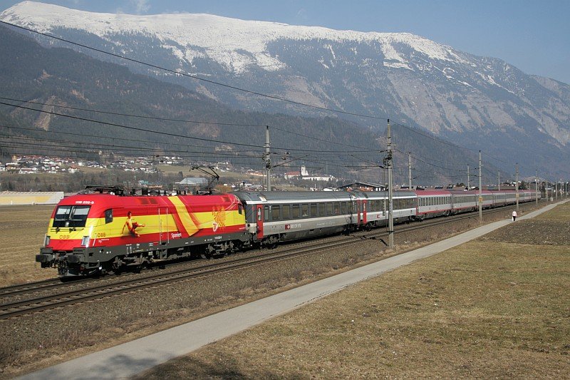 1116 232 (EM-Lok Spanien) mit dem BB EC 160 am 16.02.08 bei Schwaz