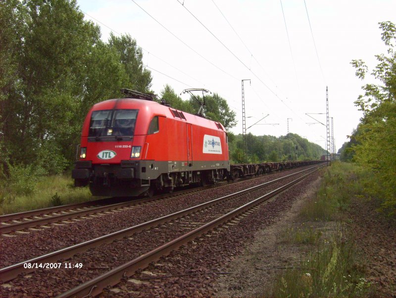 1116 233 zieht fr ITL ein leeren Containerzug auf den Sdlichen Berliner Aussenring 14.08.07
