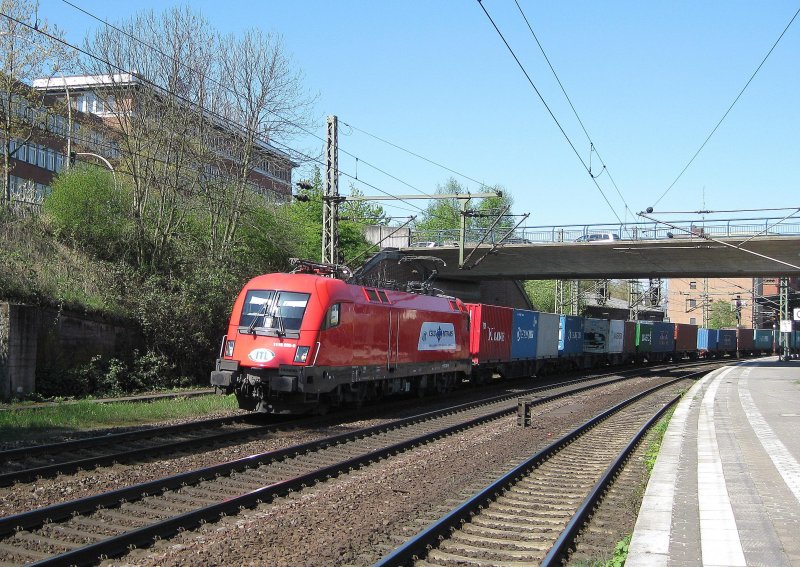 1116 235-9 der ITL zieht am 18.04.09 einen Containerzug durch Hamburg-Harburg Richtung Sden.